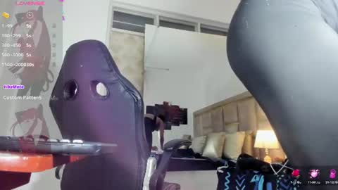 Snapshot of _shirleyy_ chatting on 07/19/26, 06:22 Shirley online show from 07/19/26, 06:22