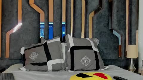 _silvia_vega_ online show from 02/22/25, 08:20