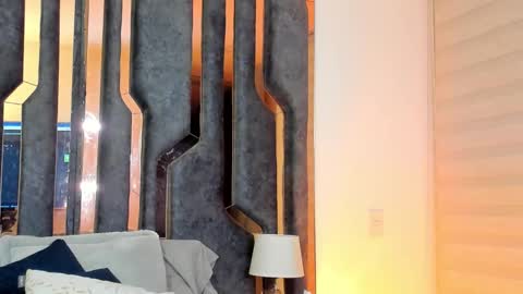 _silvia_vega_ online show from 11/27/25, 08:05