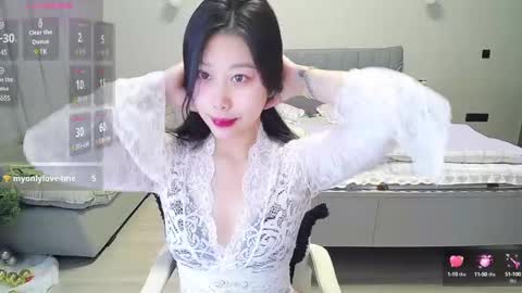 Snapshot of _smileflower_ chatting on 02/14/25, 04:58 winni online show from 02/14/25, 04:58