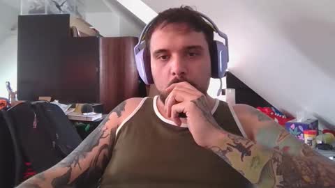 _smiley_bear27 online show from 10/06/25, 04:32