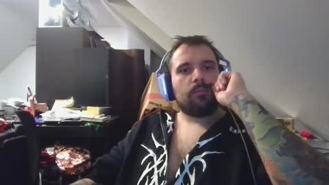 _smiley_bear27 online show from 10/29/25, 11:56