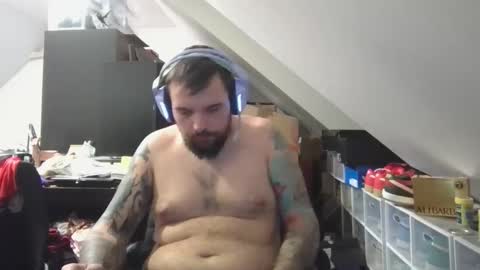 _smiley_bear27 online show from 11/03/25, 10:16