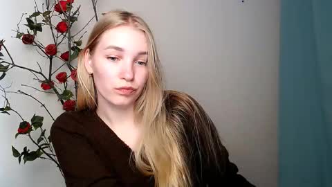 Snapshot of _snow_queen__ chatting on 03/24/26, 03:39 Rachel online show from 03/24/26, 03:39