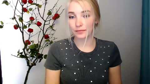 Snapshot of _snow_queen__ chatting on 04/14/26, 12:11 Rachel online show from 04/14/26, 12:11