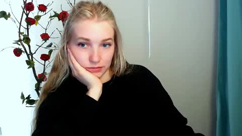 Snapshot of _snow_queen__ chatting on 04/28/26, 01:16 Rachel online show from 04/28/26, 01:16