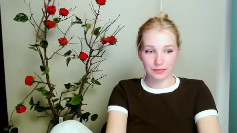 Snapshot of _snow_queen__ chatting on 04/29/26, 05:30 Rachel online show from 04/29/26, 05:30