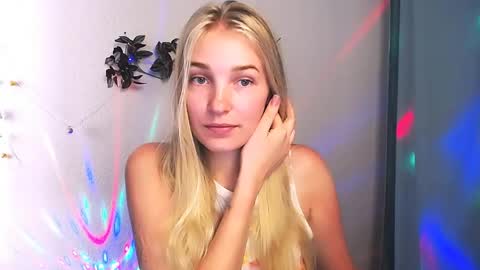 Snapshot of _snow_queen__ chatting on 05/15/26, 10:55 Rachel online show from 05/15/26, 10:55