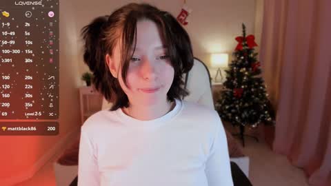 Snapshot of _sofi_spark chatting on 12/25/24, 10:17 Sofi Follow me online show from 12/25/24, 10:17