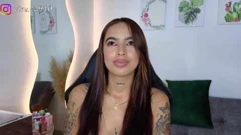 Snapshot of _sophiebrown__ chatting on 01/11/25, 06:03 Andrea  The Next Stream  Wednesday online show from 01/11/25, 06:03