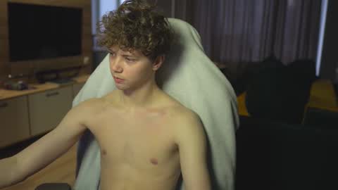 OLIVERpvt is open online show from 02/18/25, 04:04