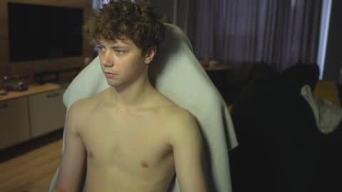 OLIVERpvt is open online show from 02/19/25, 04:12