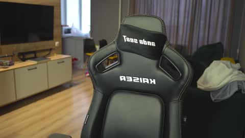 OLIVERpvt is open online show from 02/21/25, 04:07