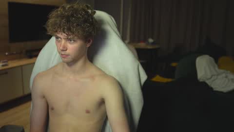 OLIVERpvt is open online show from 03/01/25, 04:11