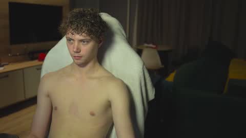 OLIVERpvt is open online show from 03/05/25, 04:13