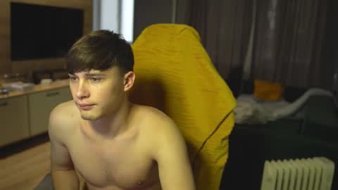 OLIVERpvt is open online show from 09/15/25, 03:17