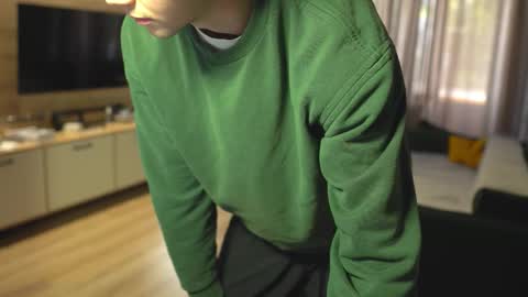 OLIVERpvt is open online show from 09/17/25, 06:15