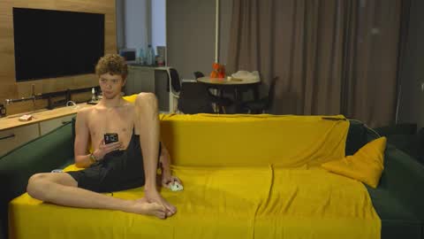 OLIVERpvt is open online show from 10/24/25, 03:25