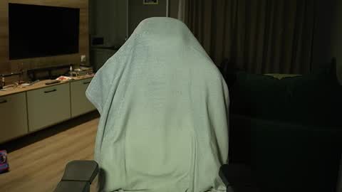 OLIVERpvt is open online show from 02/05/26, 03:11