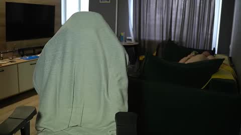 OLIVERpvt is open online show from 02/25/26, 12:04