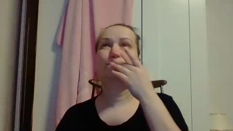 Snapshot of _squirty_pussyyy_ chatting on 02/23/25, 04:17 Melisa online show from 02/23/25, 04:17