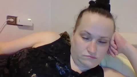 Snapshot of _squirty_pussyyy_ chatting on 03/11/25, 10:20 Melisa online show from 03/11/25, 10:20