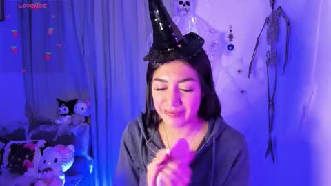 Snapshot of _strawberrycream chatting on 10/21/25, 02:01 Angela   online show from 10/21/25, 02:01