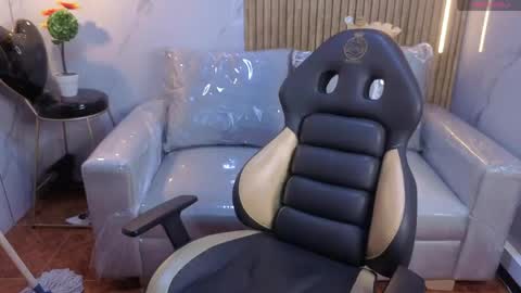 _sweet_lia_ online show from 04/21/26, 01:42