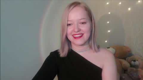 _sweet_smile_ online show from 10/31/25, 11:06