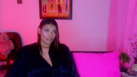   0900 p.m a 0500 a.m Colombia time UTC -5  online show from 03/17/26, 02:05