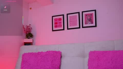 Snapshot of _sweet_vict0ria1 chatting on 05/17/26, 02:09 0900 p.m a 0500 a.m Colombia time UTC -5 online show from 05/17/26, 02:09