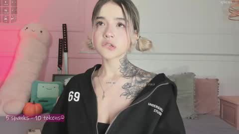 _tammarra_ online show from 10/21/25, 10:32