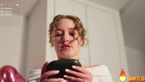Snapshot of _taylor_swift chatting on 06/24/26, 06:56 Taylor online show from 06/24/26, 06:56