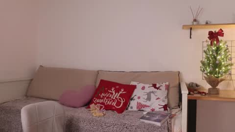 Annie online show from 12/28/24, 04:30