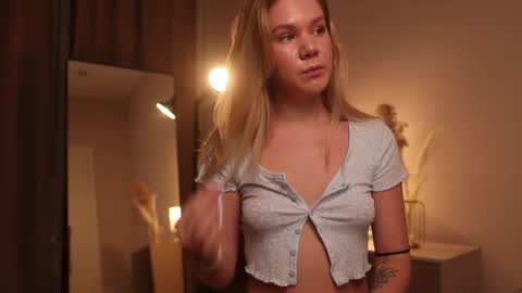 Annie online show from 02/13/25, 01:19