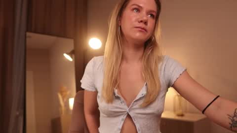 Annie online show from 02/17/25, 01:25