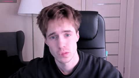 Snapshot of _tokyo_ghoul chatting on 01/08/25, 10:15 _tokyo_ghoul online show from 01/08/25, 10:15