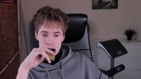 Snapshot of _tokyo_ghoul chatting on 01/17/25, 10:11 _tokyo_ghoul online show from 01/17/25, 10:11