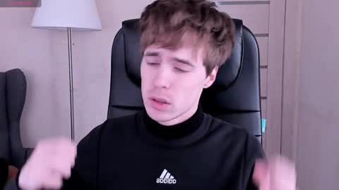 Snapshot of _tokyo_ghoul chatting on 02/12/25, 10:03 _tokyo_ghoul online show from 02/12/25, 10:03