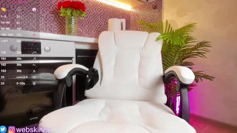 Snapshot of _top_skinny chatting on 01/31/25, 03:09 Julia online show from 01/31/25, 03:09