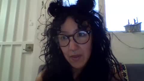 Snapshot of _tutti_frutti_ chatting on 01/05/25, 10:29 _tutti_frutti_ online show from 01/05/25, 10:29