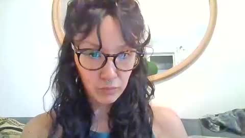 Snapshot of _tutti_frutti_ chatting on 09/25/25, 05:33 _tutti_frutti_ online show from 09/25/25, 05:33