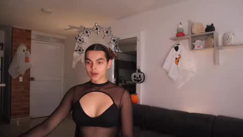 Anastasia Vahos online show from 10/31/25, 05:36