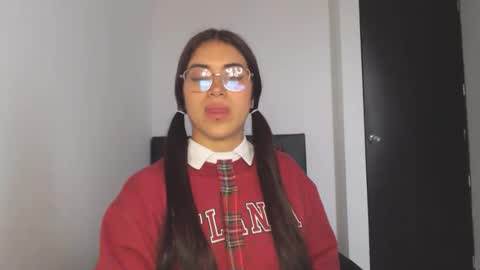 Snapshot of _valentinax_ chatting on 02/14/26, 11:51 Vale online show from 02/14/26, 11:51