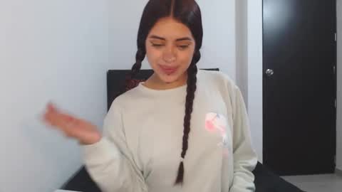 Snapshot of _valentinax_ chatting on 02/18/26, 11:39 Vale online show from 02/18/26, 11:39