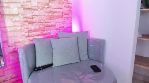 _valeria_saenz_ online show from 01/12/26, 08:14