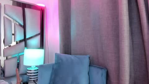 _valeria_saenz_ online show from 04/11/26, 07:56