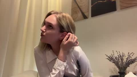 Snapshot of _velvetaura_ chatting on 06/26/26, 07:51 Luna online show from 06/26/26, 07:51