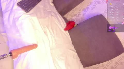 Snapshot of _vennuss_ chatting on 01/08/25, 01:52 Venus online show from 01/08/25, 01:52