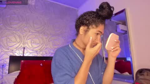 Snapshot of _vennuss_ chatting on 02/19/25, 03:05 Venus online show from 02/19/25, 03:05